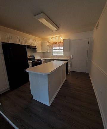 2nd image of 6 Cedar Villa Dr