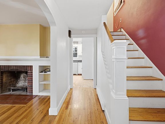 5th image of 36 Pine St