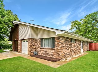 1236 Fulton Dr, Streamwood, IL 60107