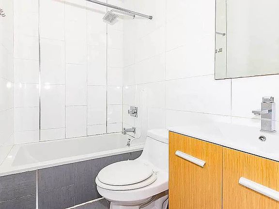 4th image of 1072 Bergen St #4E
