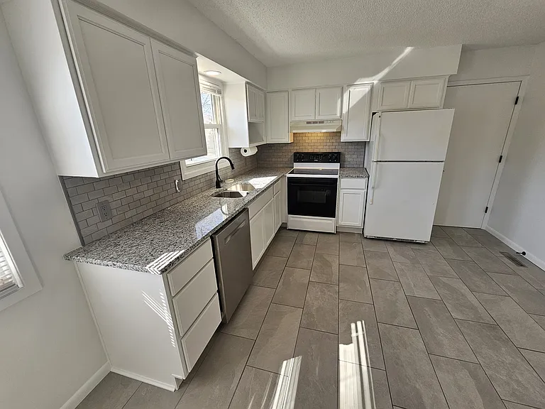 131 N Fairwood Ave — Photo 4