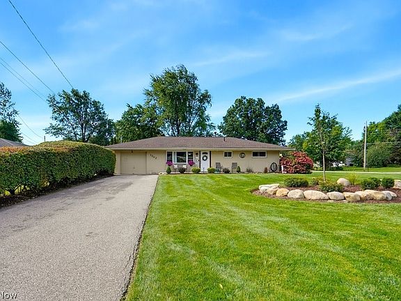2nd image of 1342 Roseland Dr