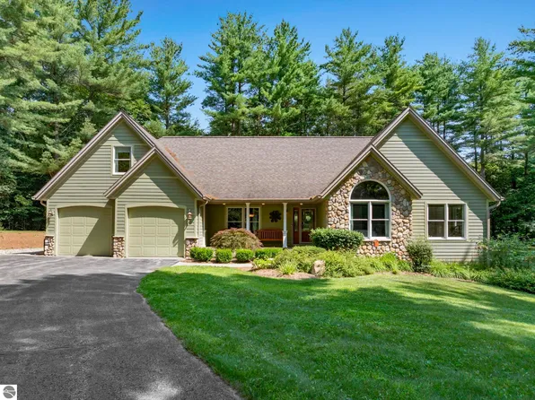 9626 Sugar Bush Run, Traverse City, MI 49685