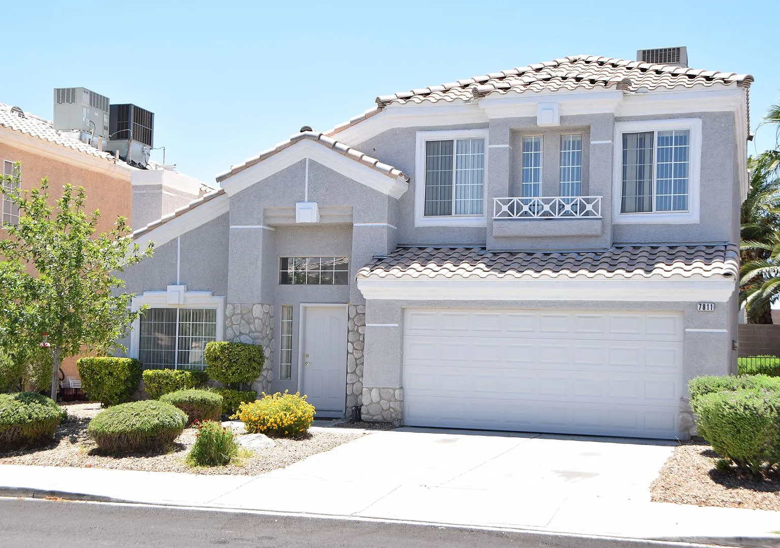 4 Bedroom , 2.5 Bath Beauty In The Northwest Of Las Vegas — Photo 2