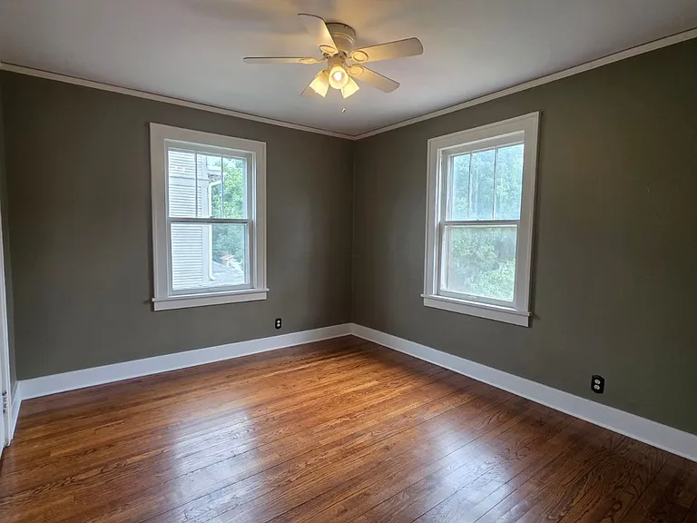 Beautiful 2BR 1BA unit w/ Covered Porch in Downtown Liberty — Photo 19