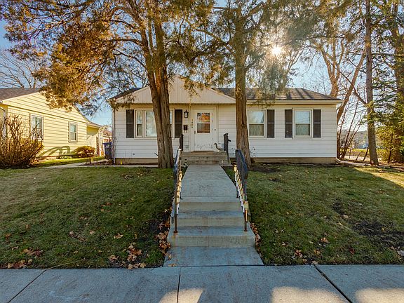 2nd image of 1805 Fargo Ave
