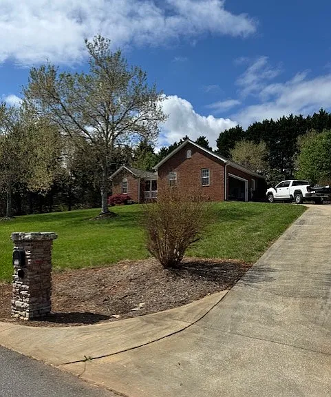 186 Chesterfield Dr — Photo 2