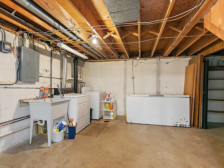 1000 Jackson Ave — Photo 14