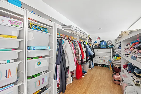 Rented by SERHANT. | media 9