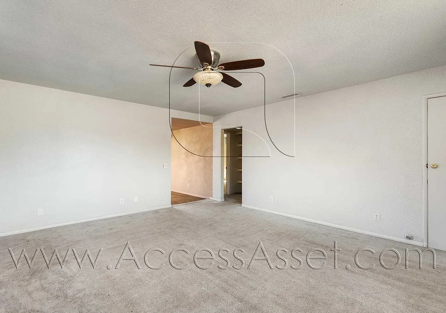 Comfortable 2-Bedroom Lake Elsinore Home Available Now! — Photo 3