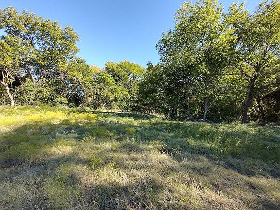 2nd image of 1001 Preserve St