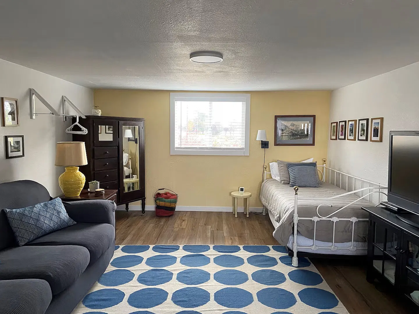 Studio, 300 sqft, $1,100 — Photo 3