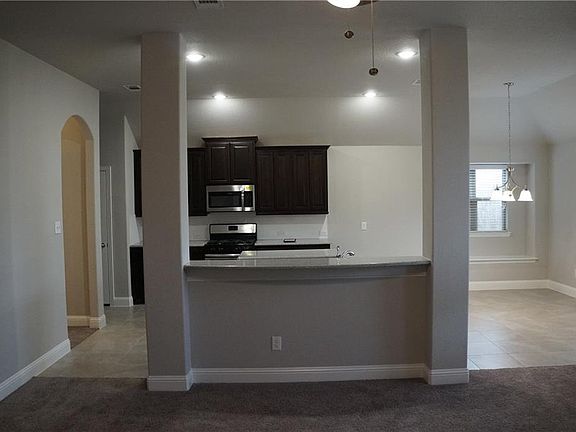 3rd image of 264 Arbury Dr