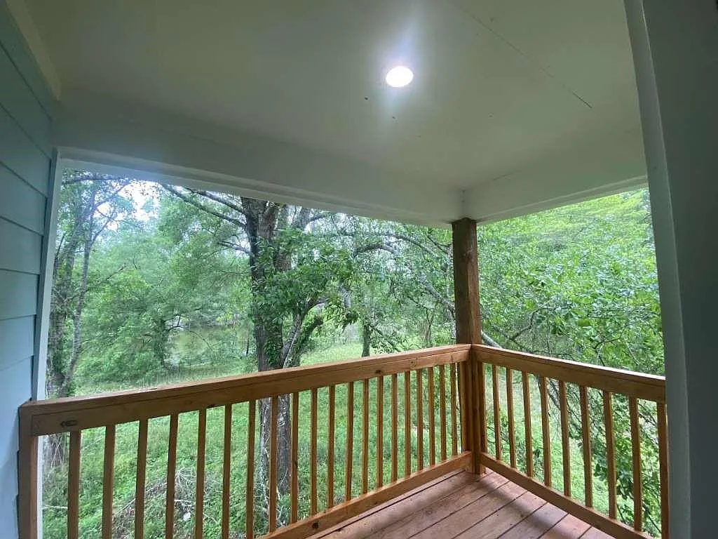 3 bed, 2.0 bath, 1392 sqft, $1,799 — Photo 2