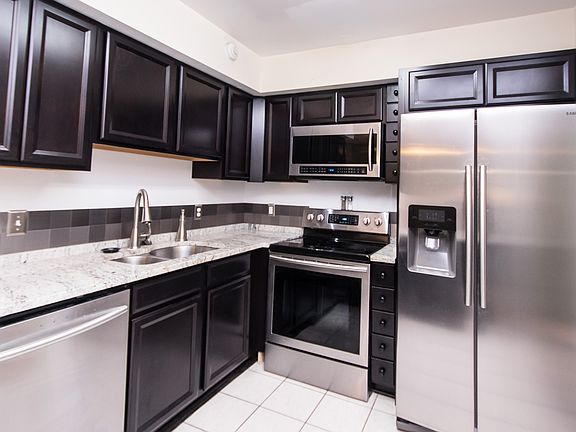 3rd image of 507 Powhatan Ct