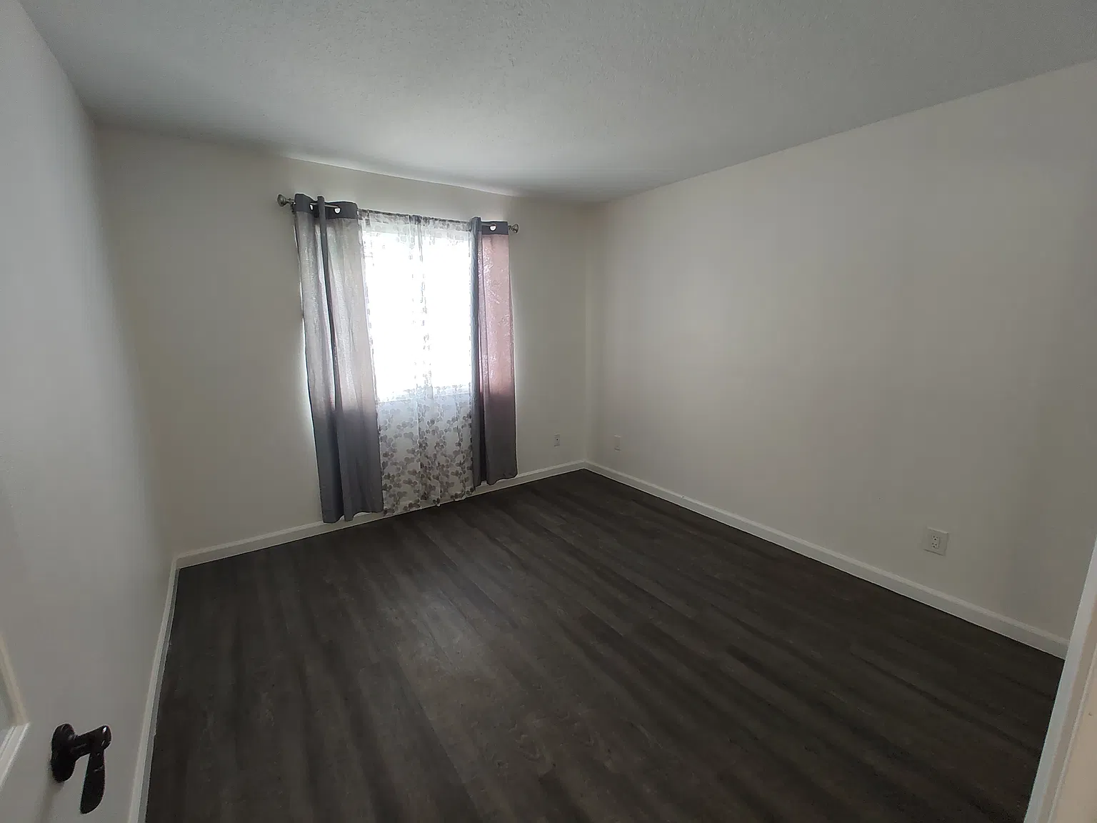 2 bed, 865 sqft, $2,440 — Photo 4