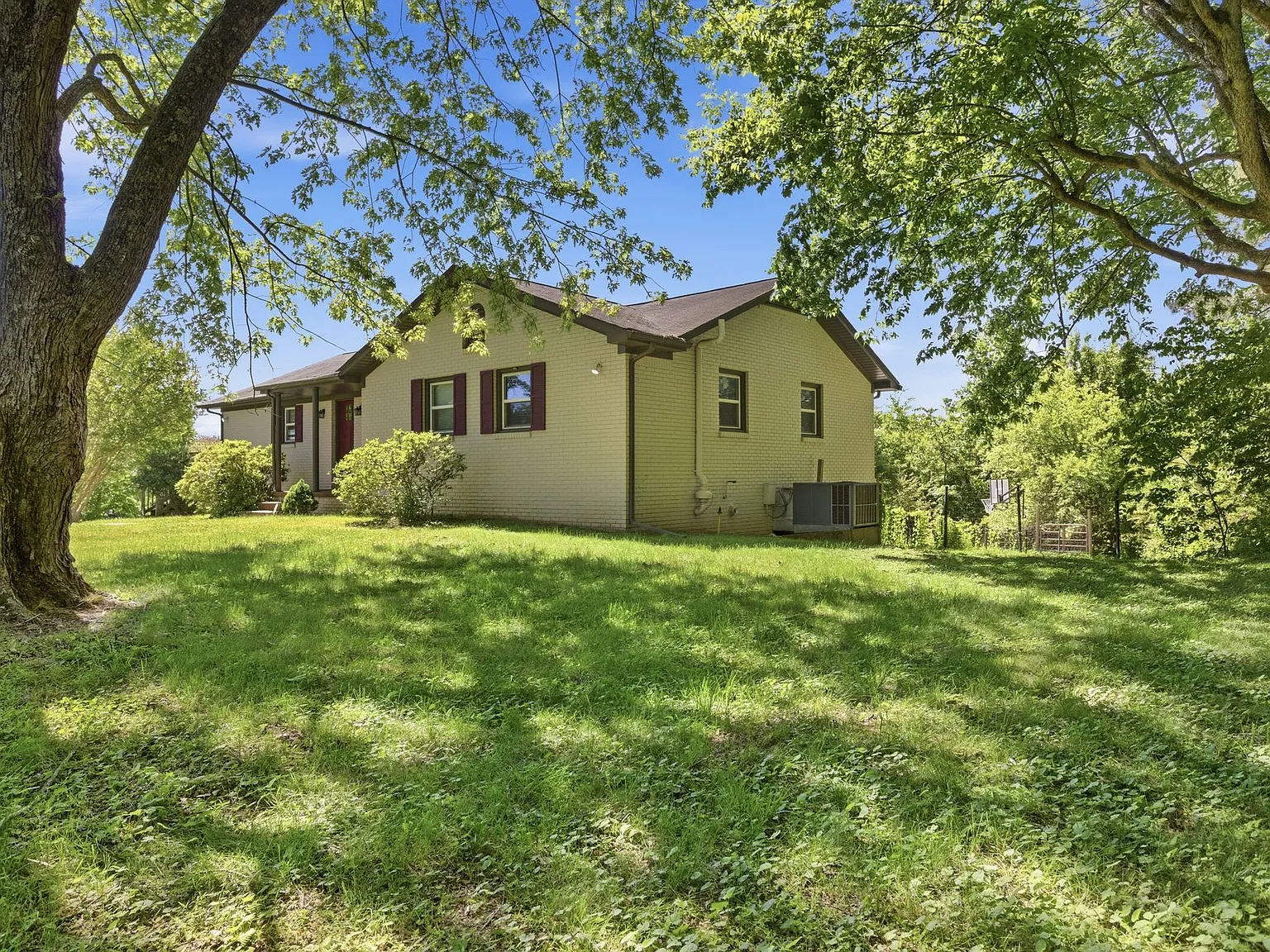3 bed, 1612 sqft, $2,500 — Photo 3