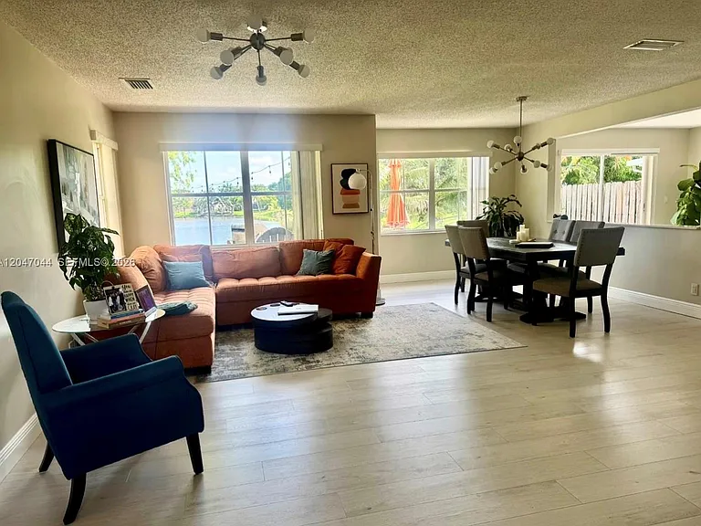 8291 SW 44th Pl — Photo 4