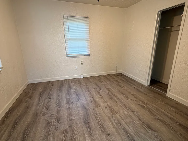 208 SW 13th St — Photo 7