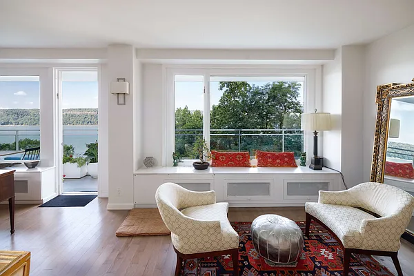 Sold by Compass | media 33