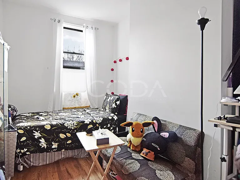 1917 Gates Ave #2R — Photo 2