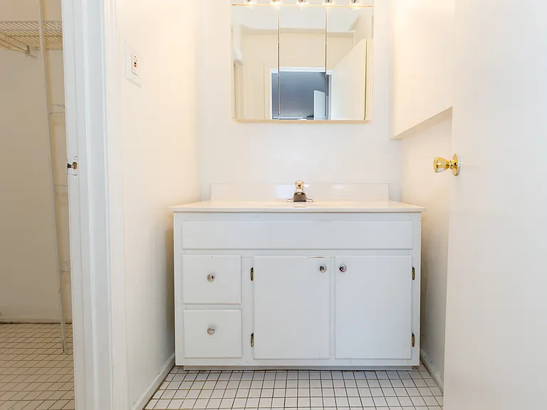 4100 N. Marine Dr. — Photo 16