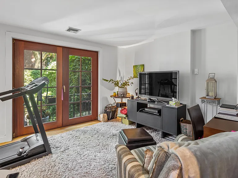 3 Belgravia Pl — Photo 1