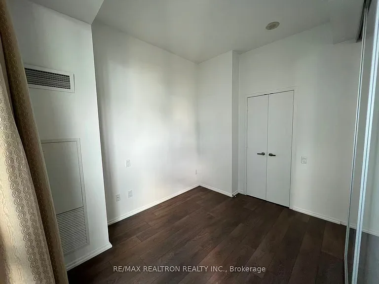 45 Charles St E #5105 — Photo 7