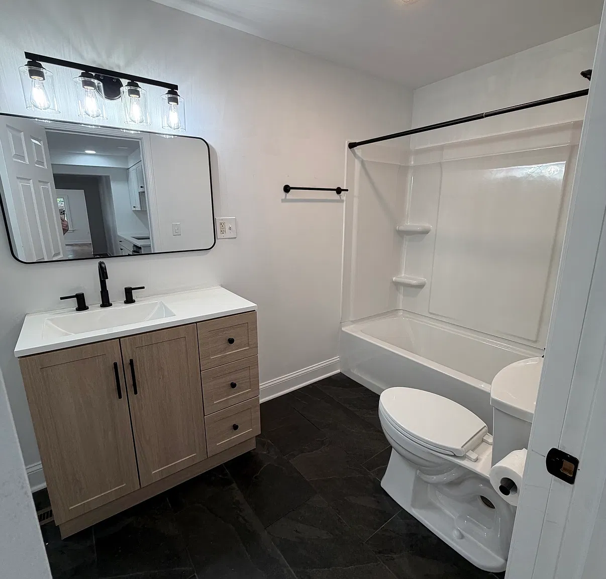 3 bed, 1400 sqft, $2,350 — Photo 3