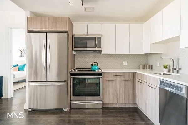 Rented by MNS Marketing | media 4