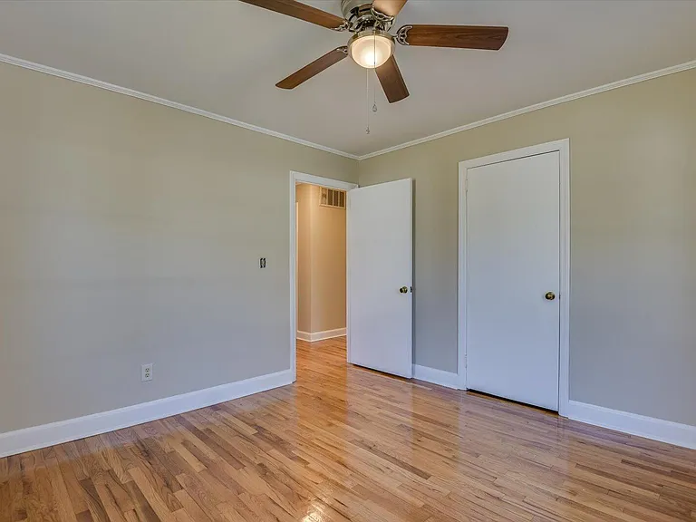 302 Burgess Dr — Photo 20