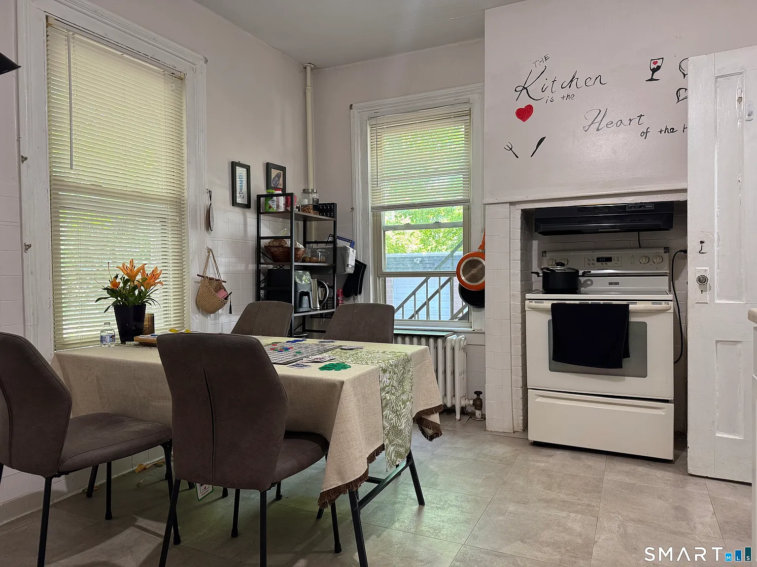 2 bed, 1.0 bath, 923 sqft, $2,175 — Photo 3