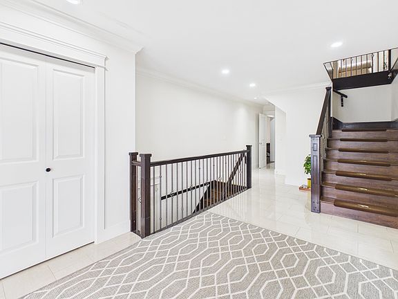5th image of 325 A Fenton St