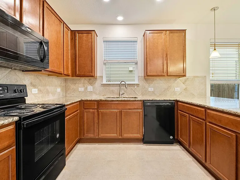 907 Solitude Dr — Photo 13