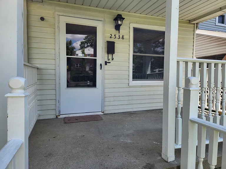 2538 Revere Ave — Photo 2