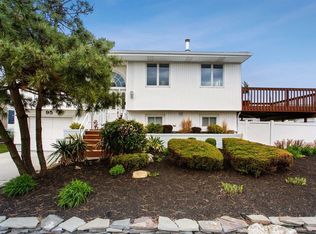 95 Irving Ave, Freeport, NY 11520