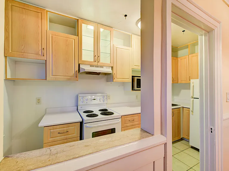 938 Avenue Rd #3 — Photo 25