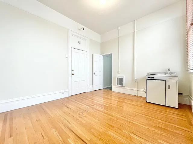 Building Photo - 996 Valencia St #11