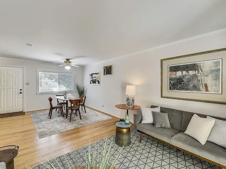 Devlin Dr — Photo 3
