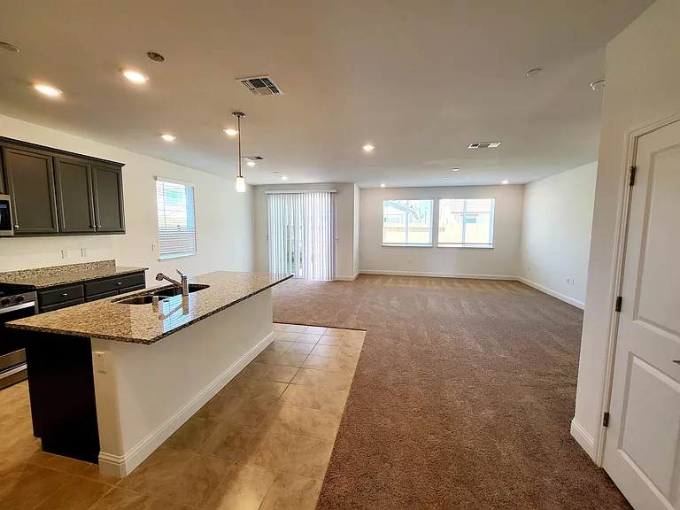 1561 Shirley Ave — Photo 5