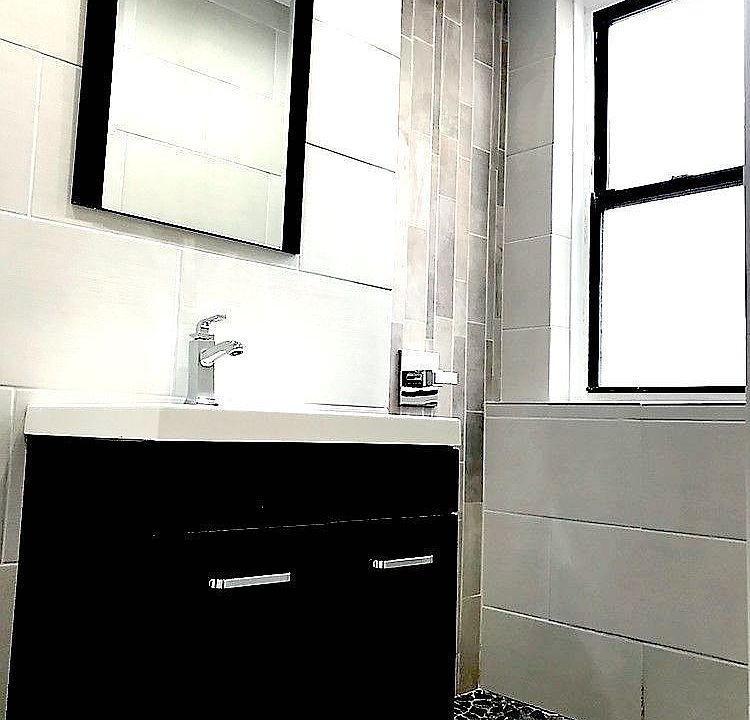 2nd image of 35 W 64th St #8G1