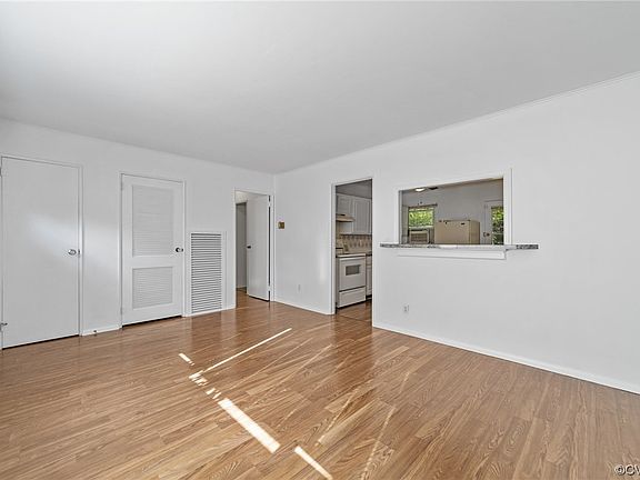 4th image of 2122 Allwood Ave