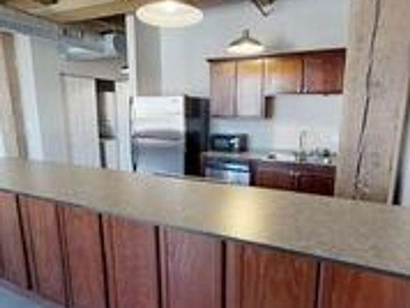 4th image of 415 N 3rd St #505