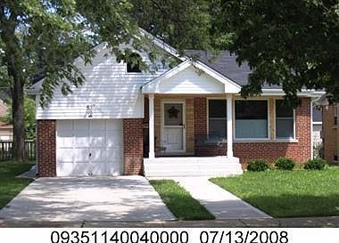 Front of House facing Washington Grade School