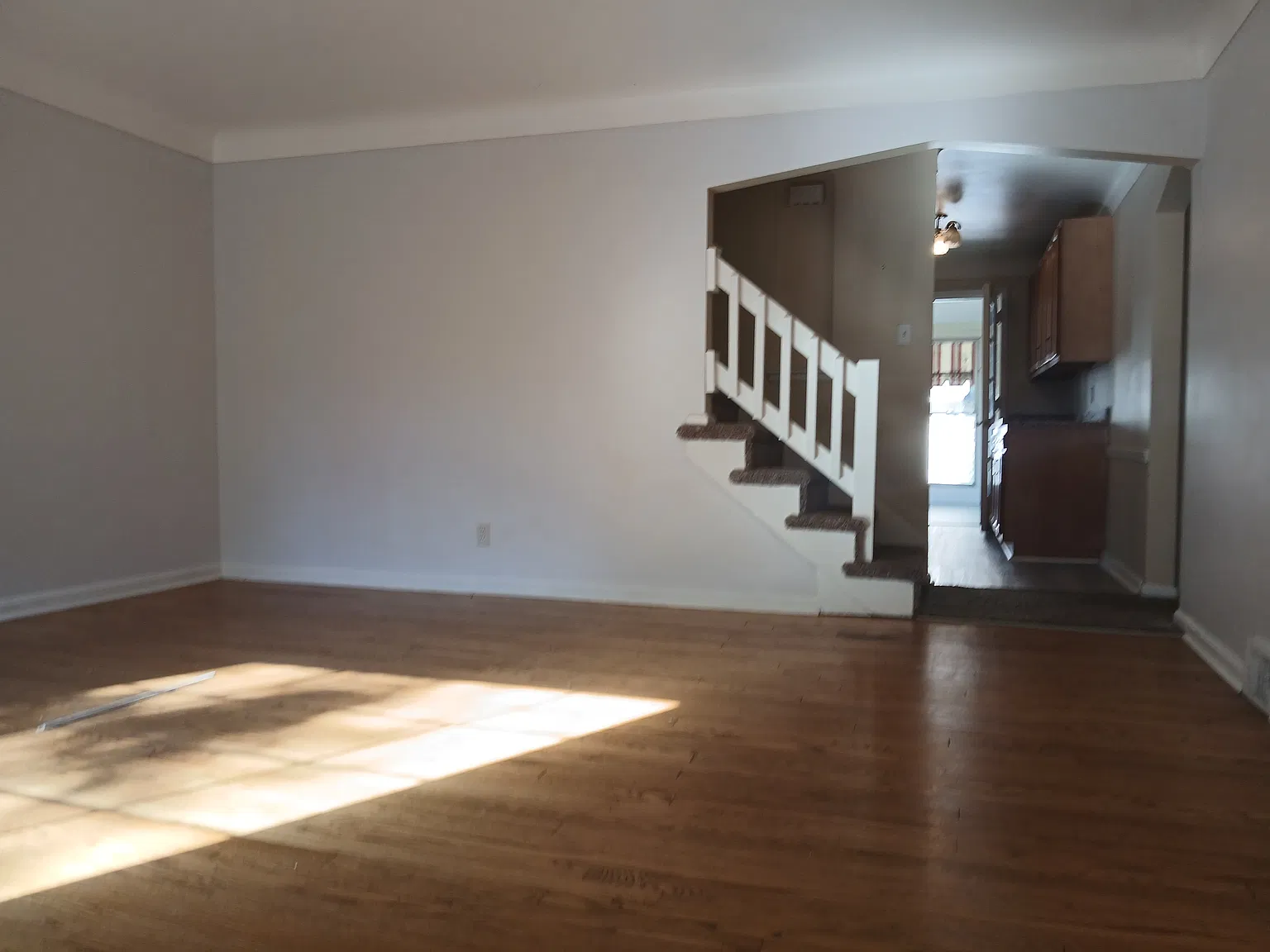 3 bed, 2008 sqft, $1,850 — Photo 2
