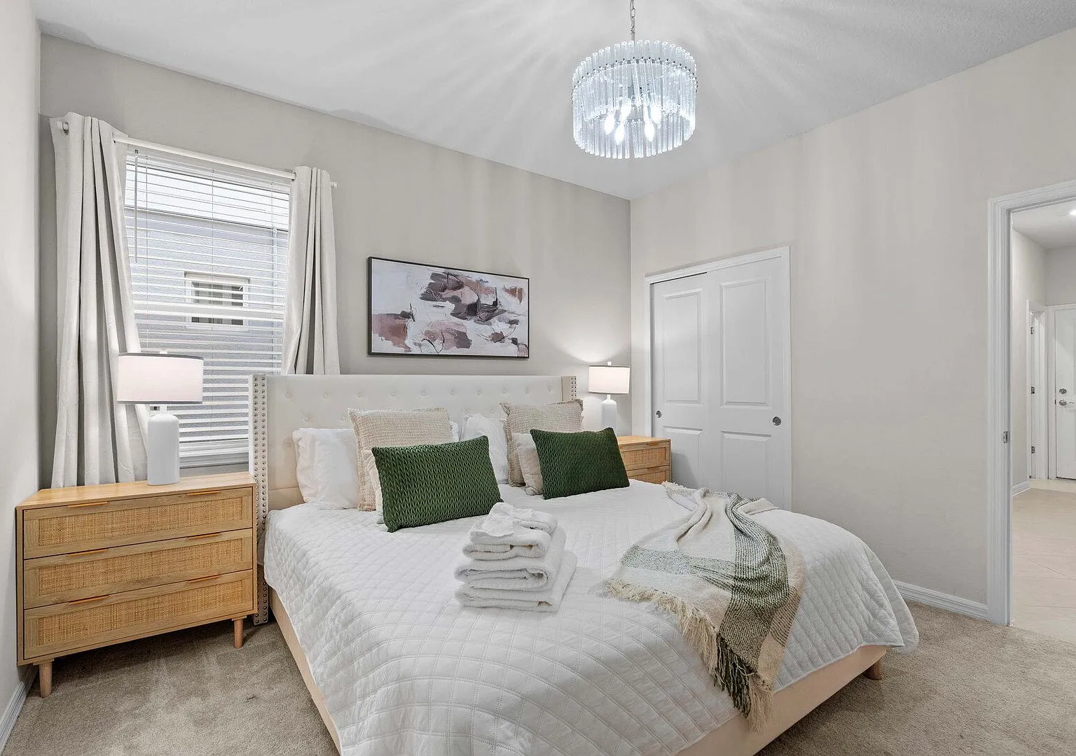 Chic 7Bed with private pool, theme bedrooms — Photo 3