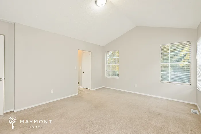 3131 Linden Dr — Photo 7