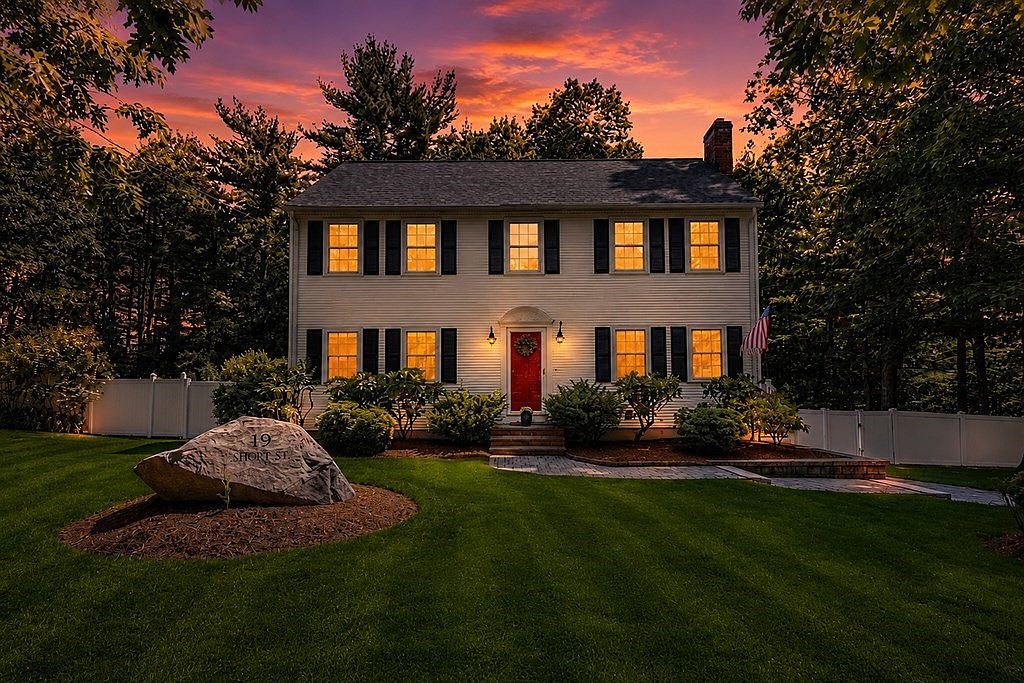 19 Short St, Franklin, MA 02038 | Zillow