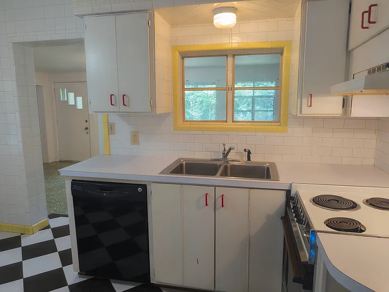 3409 E Starr Ave — Photo 12