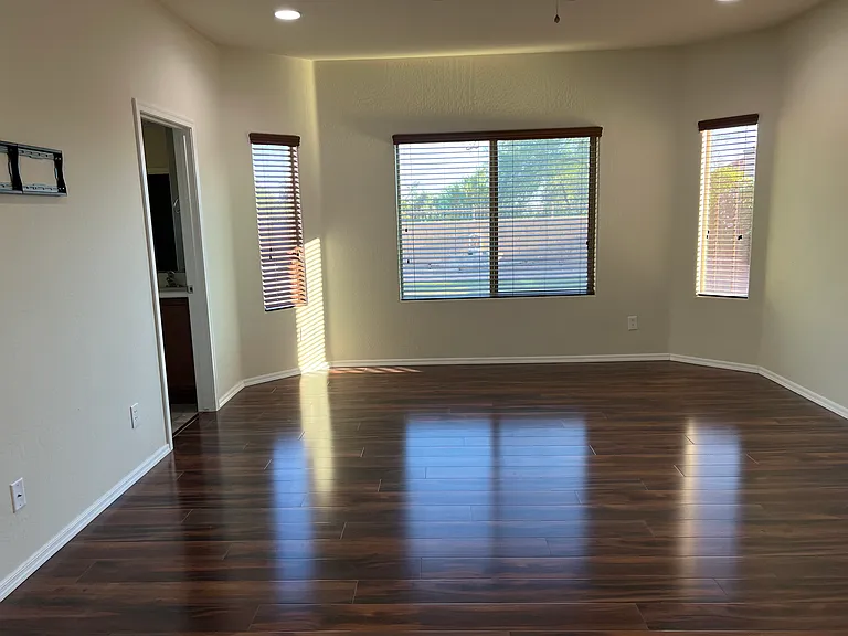 1019 W Spur Dr — Photo 16